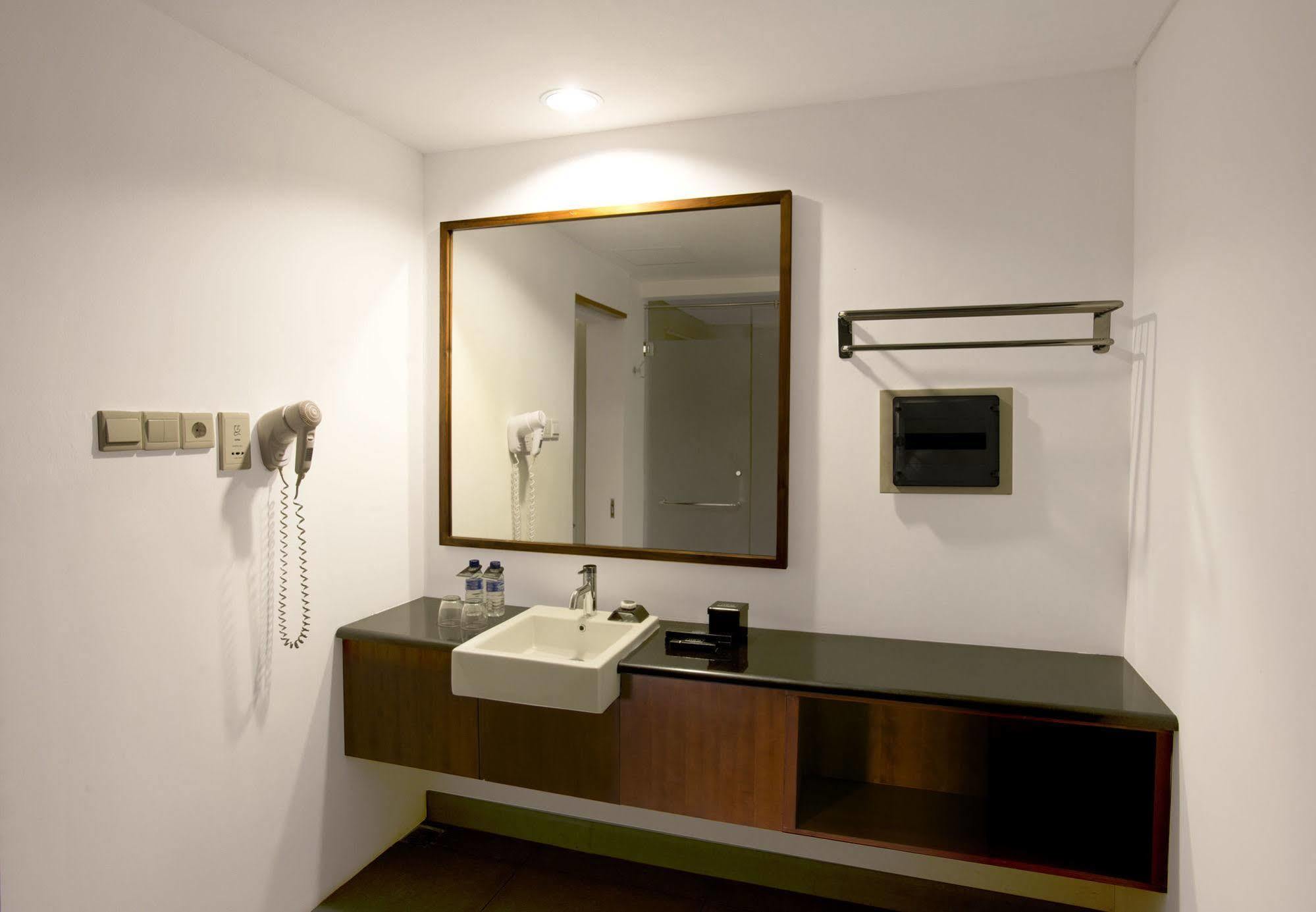 Hotel Neo+ Green Savana Sentul City Bogor Exterior foto